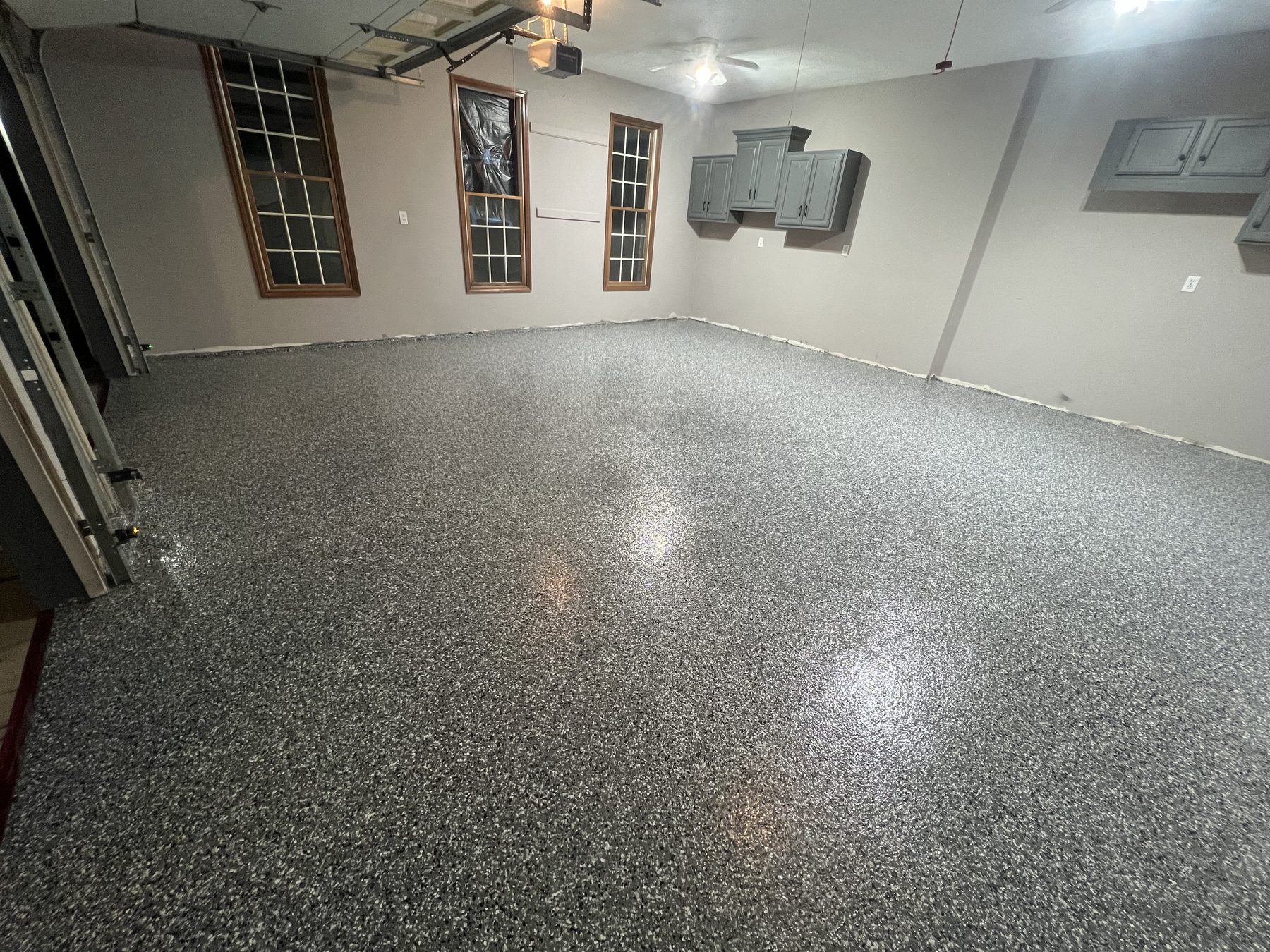 Full flake epoxy floor close-up — Elite Coatings